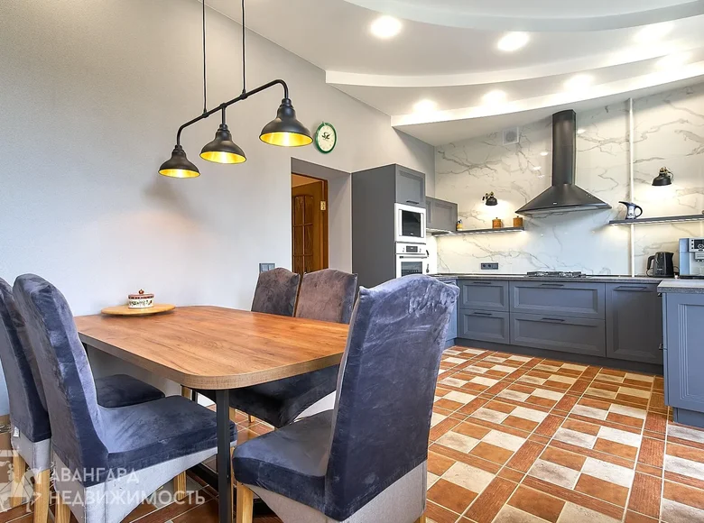 Дом с камином, баней и бассейном в Минске