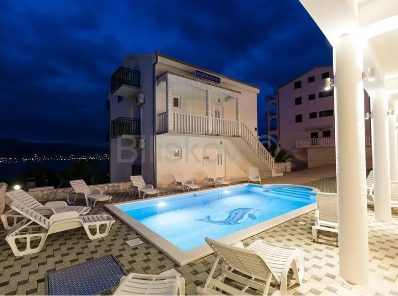 House 11 rooms 327 m² Okrug Gornji, Croatia