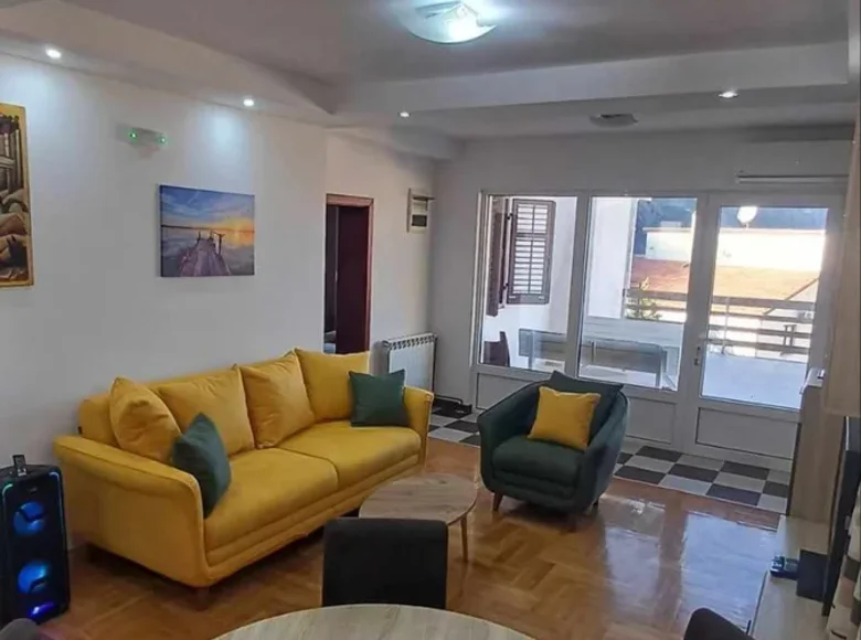 2 bedroom apartment 67 m² in Skaljari, Montenegro