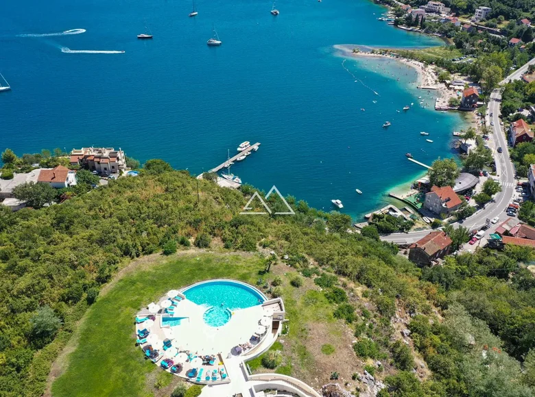 2 bedroom apartment 90 m² Morinj, Montenegro