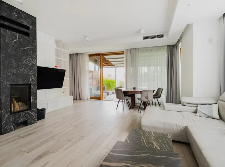 Дом 4 комнаты 146 м² в Варшаве, Польша