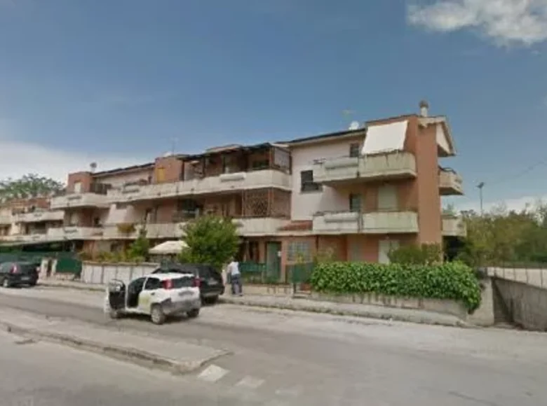 Szeregowiec 8 pokojów 180 m² Terni, Włochy