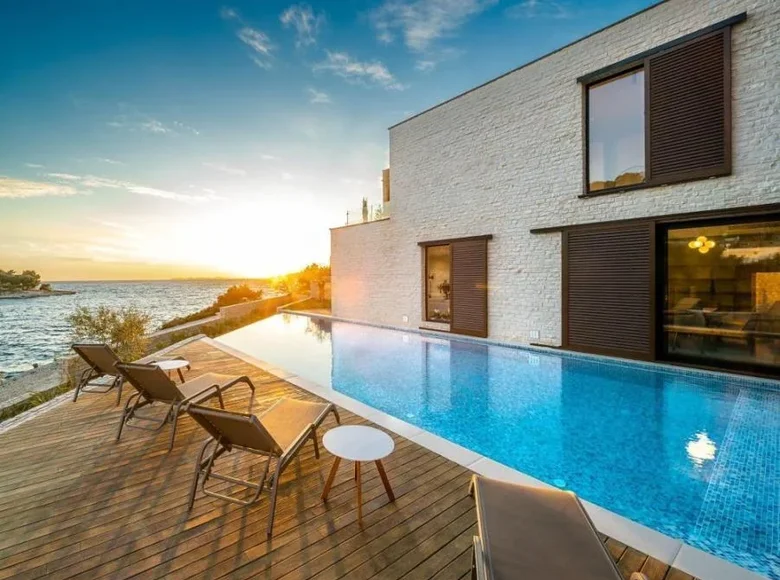 6 bedroom villa 709 m² Grad Sibenik, Croatia