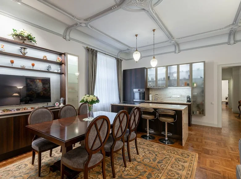 Mieszkanie 4 pokoi 159 m² Ryga, Łotwa