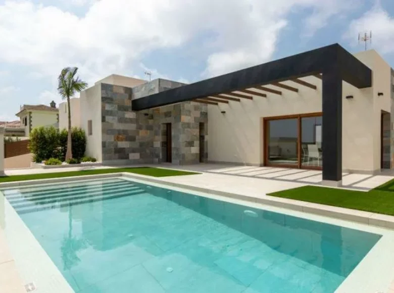 Villa de tres dormitorios 295 m² Torrevieja, Španjolska