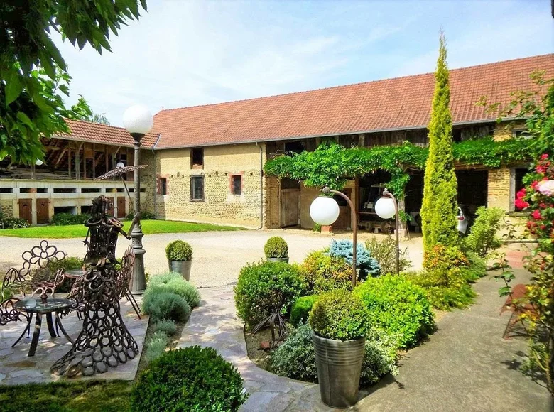 Дом 8 комнат  Senac, Франция