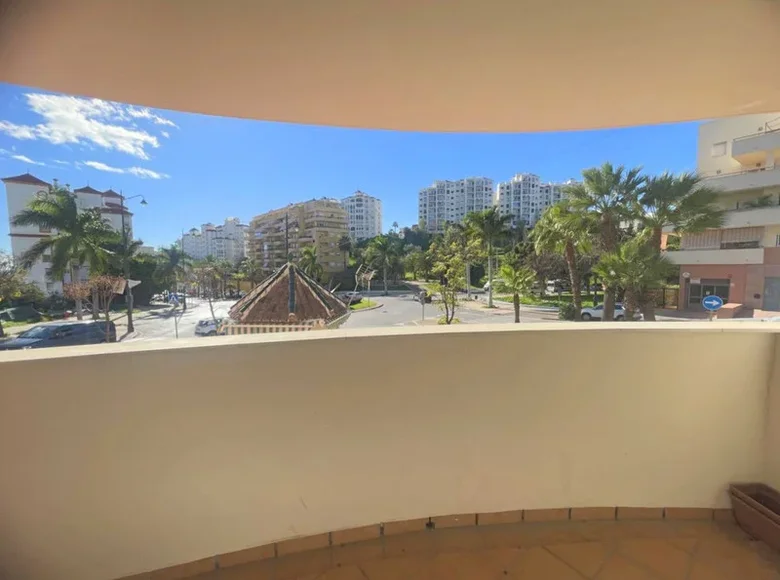 3 bedroom apartment  Estepona, Spain