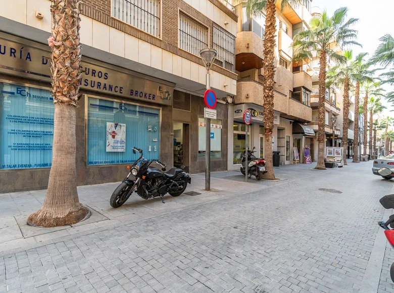Mieszkanie 3 pokoi 135 m² Torrevieja, Hiszpania