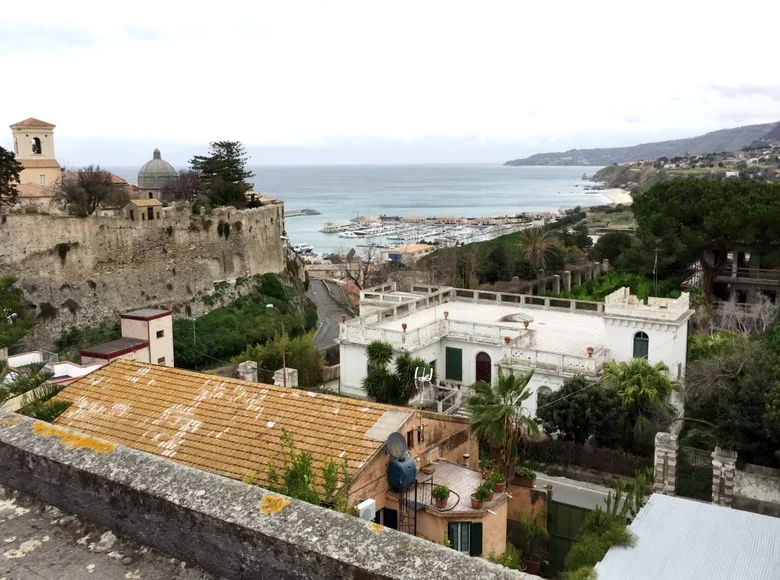 2 bedroom apartment 63 m² Tropea, Italy
