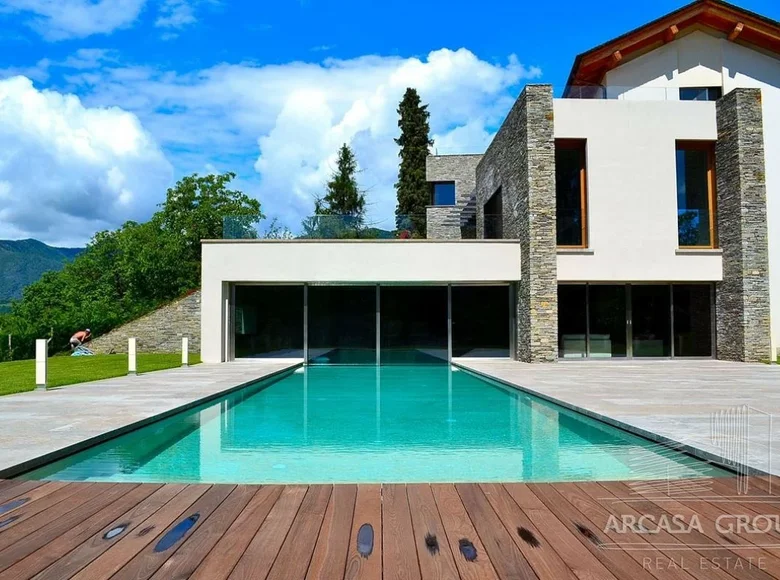 4-Schlafzimmer-Villa 689 m² Pettenasco, Italien