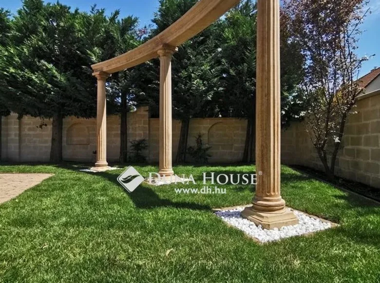 House 3 bathrooms 184 m² in Central Hungary, All countries