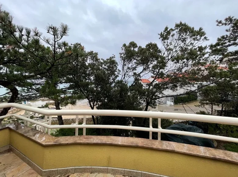 3 bedroom villa 320 m² Omisalj, Croatia