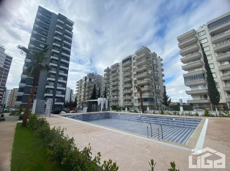 Mieszkanie 2 pokoi 63 m² Erdemli, Turcja