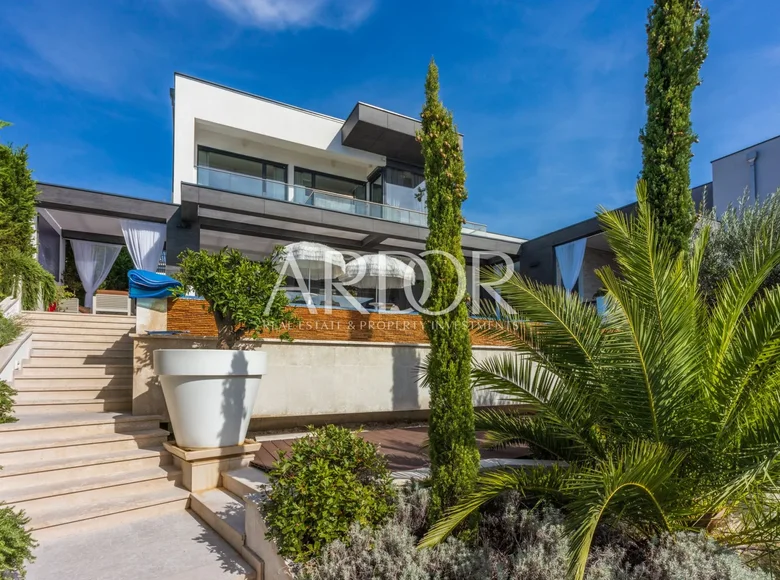 4 bedroom house 300 m² Crikvenica, Croatia