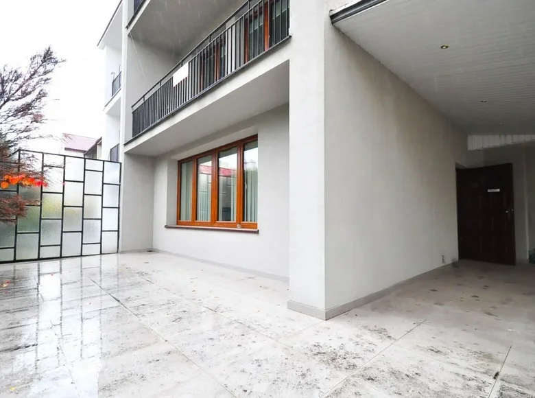 Haus 7 zimmer 250 m² in Warschau, Polen