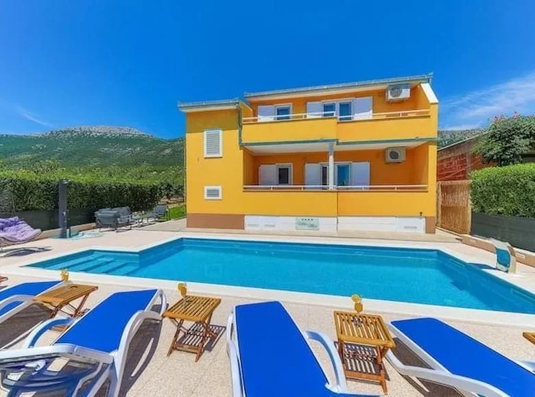 5 bedroom villa 246 m² Grad Split, Croatia