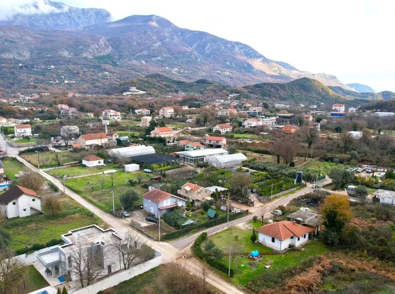 Land 2 000 m² Radanovici, Montenegro
