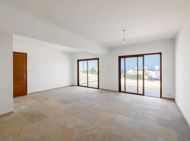 Mieszkanie 3 pokoi 143 m² Chloraka, Cypr