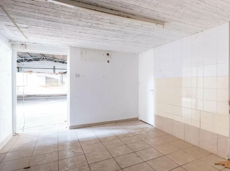 Warehouse 890 m² in Orounta, Cyprus