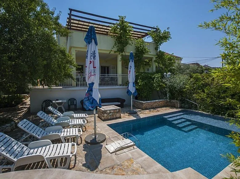 5 bedroom villa 300 m² Opcina Sutivan, Croatia