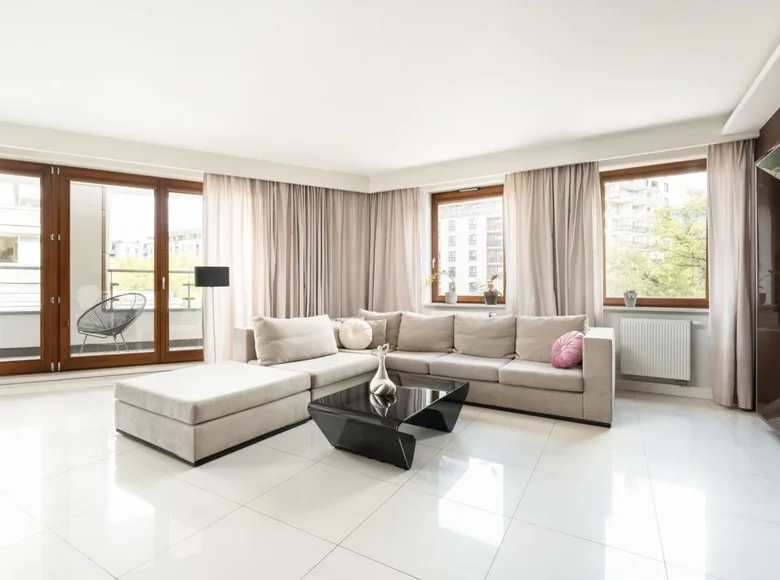 2 bedroom apartment 112 m² Warsaw, Poland