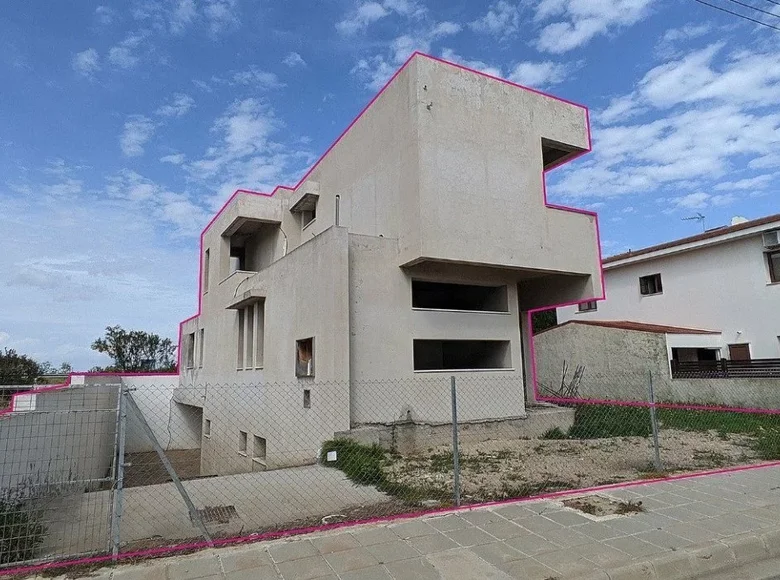 3 bedroom house 295 m² Dromolaxia, Cyprus