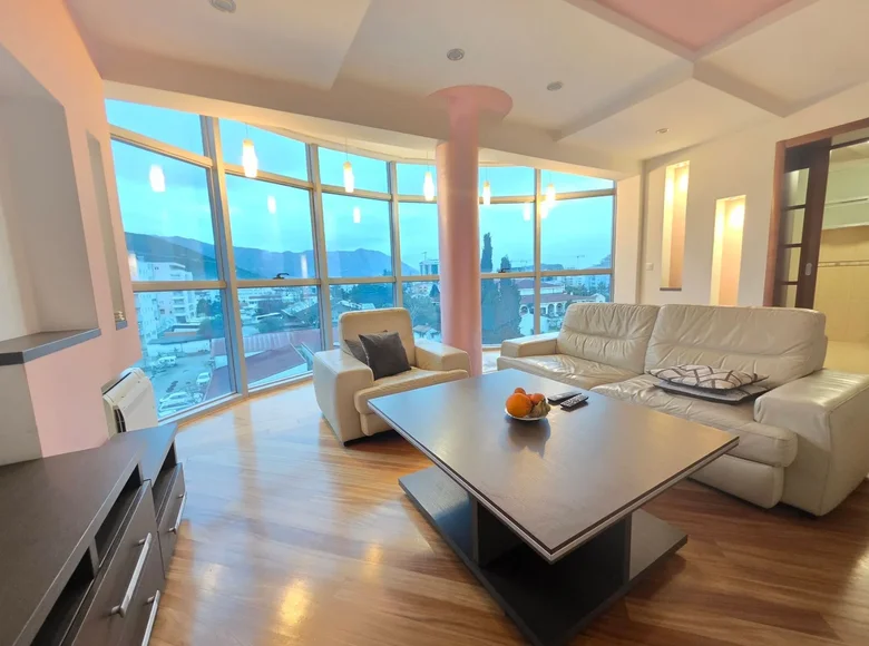 2 bedroom apartment 86 m² in Budva, Montenegro