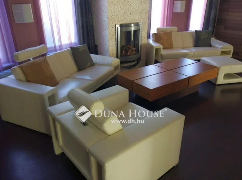 House 1 300 m² Balatonlelle, Hungary