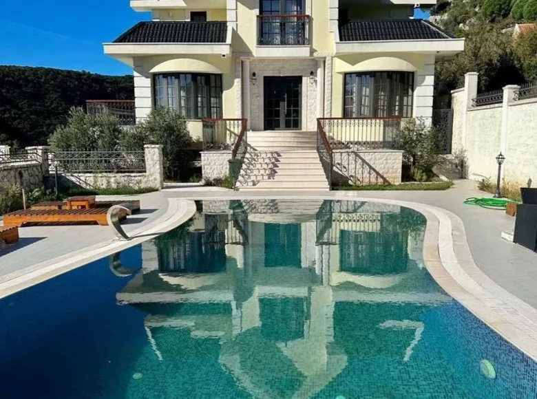 Дом 5 комнат 250 м² Станишичи, Черногория