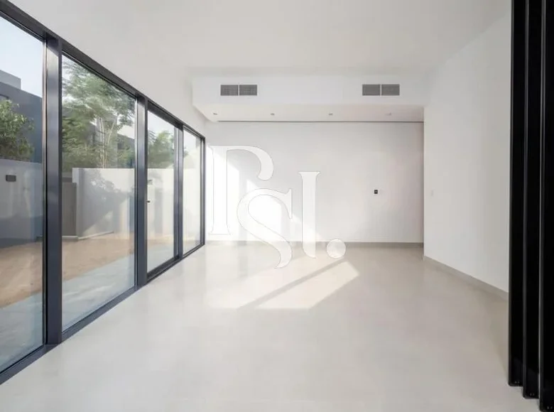 Таунхаус 3 спальни 313 м² Аш-Шарджа, ОАЭ