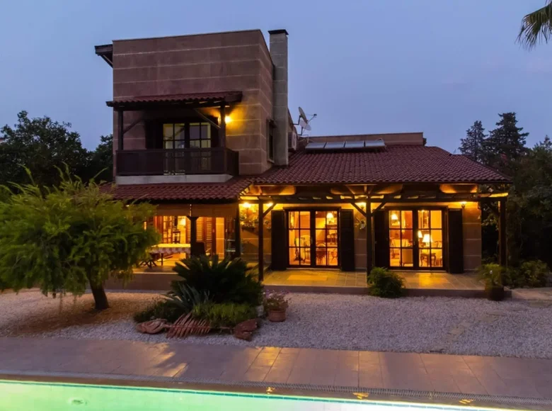 3 bedroom townthouse 325 m² Camyuva, Turkey