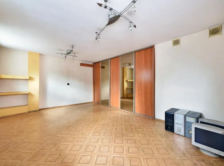 Commercial property 58 m² in Warsaw, Poland