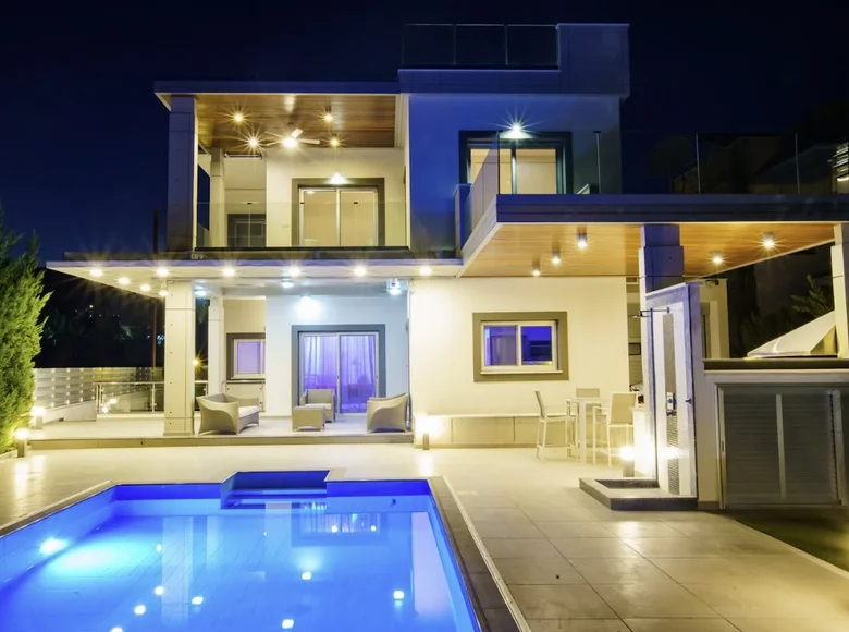 Casa 3 habitaciones 275 m² Koinoteta Agiou Tychona, Chipre