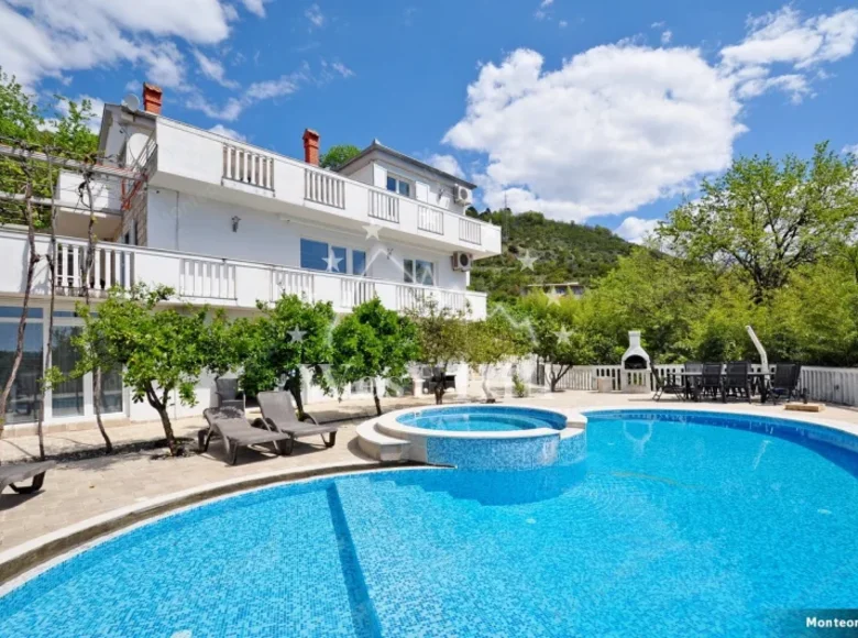 Haus 6 zimmer 350 m² Tivat, Montenegro