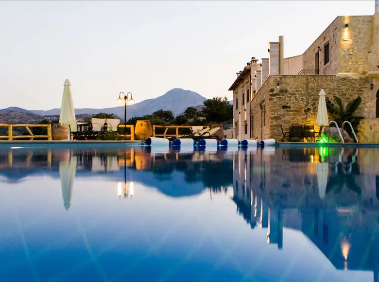 6 bedroom villa 400 m² Kato Valsamonero, Greece