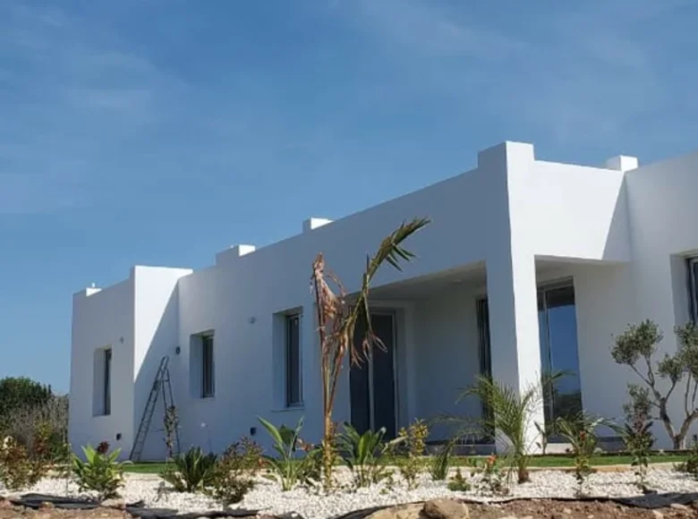 Bungalow de 3 dormitorios  en Kissonerga, Chipre