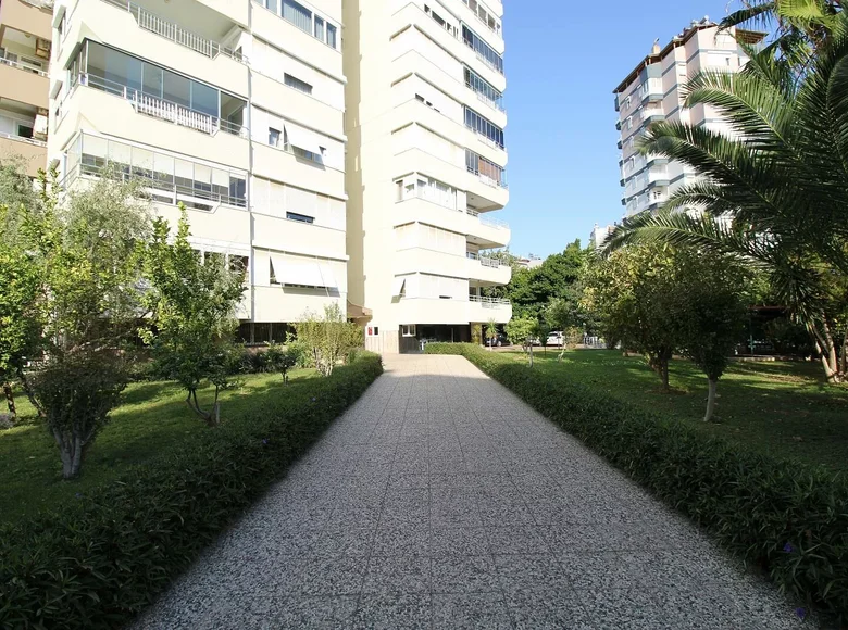 Mieszkanie 4 pokoi 165 m² Muratpasa, Turcja