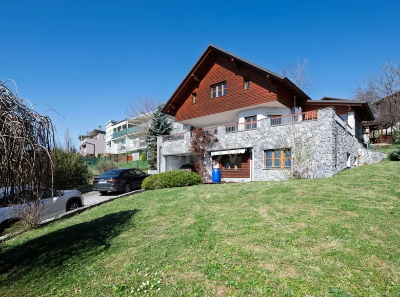 8 room house 327 m² City of Zagreb, Croatia