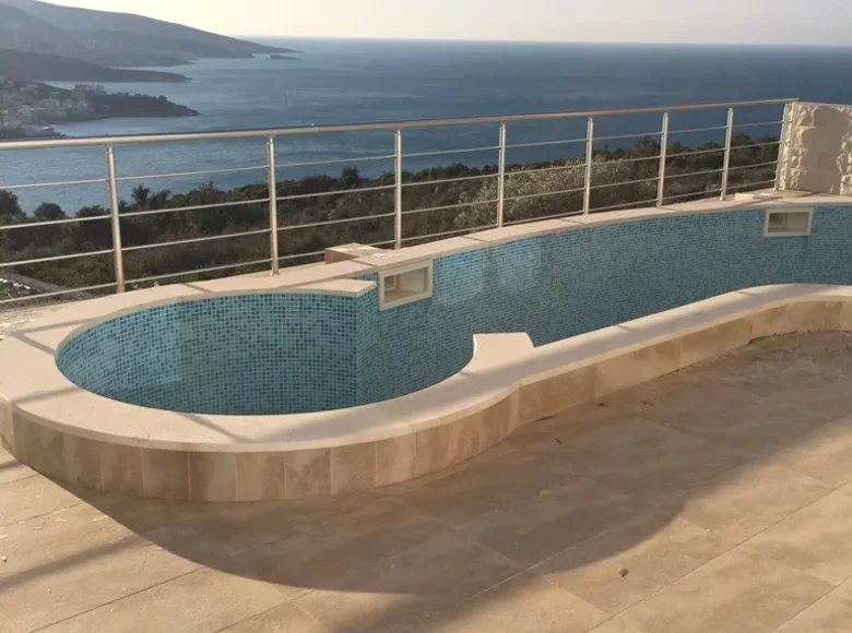 3-Schlafzimmer-Villa 350 m² Pecurice, Montenegro