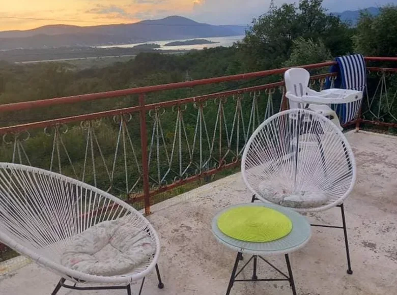 Villa de 4 dormitorios 180 m² Tivat, Montenegro