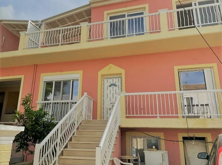 Townhouse 6 bedrooms 175 m² Agia Eleni, Greece