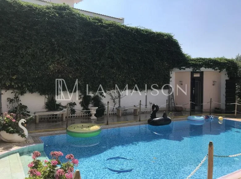 Dom 4 pokoi 500 m² w Strovolos, Cypr