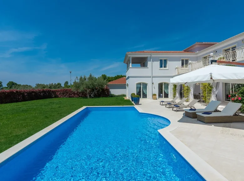 4 bedroom house 308 m² Grad Porec, Croatia
