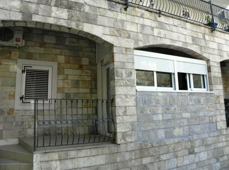 Restaurant 37 m² à Petrovac, Monténégro