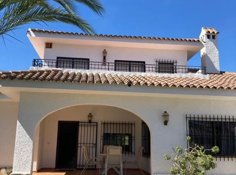 4-Schlafzimmer-Villa 360 m² Orihuela, Spanien