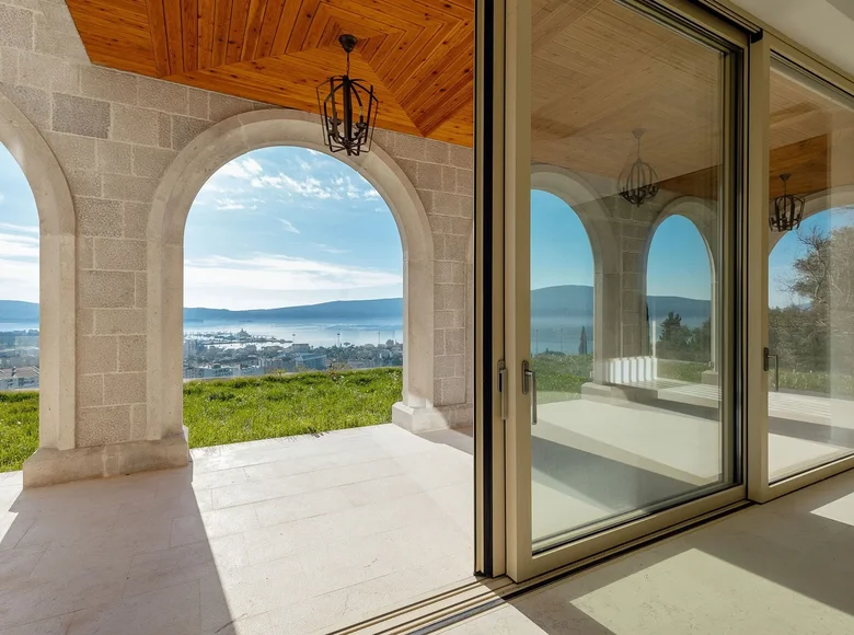 Вилла 12 комнат 1 400 м² Тиват, Черногория