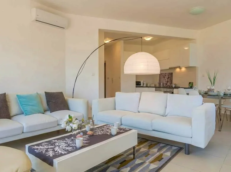 2 bedroom apartment 89 m² Morinj, Montenegro