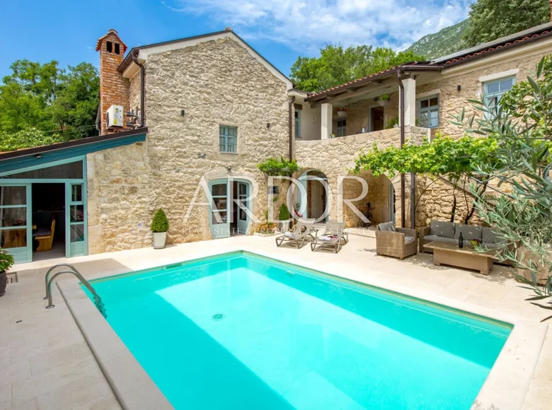 4 bedroom house 215 m² Tribalj, Croatia