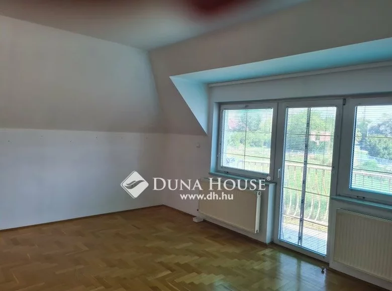 House 3 bathrooms 390 m² in Central Hungary, All countries