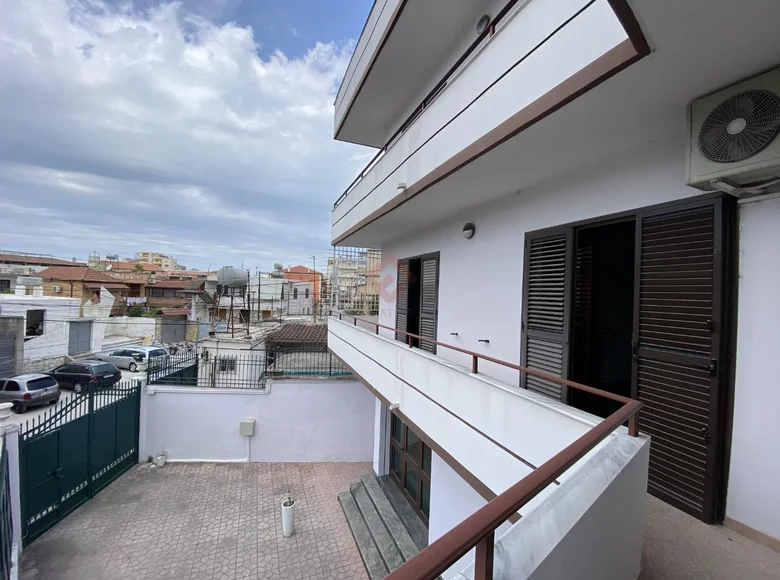 Дом 580 м² Влёра, Албания